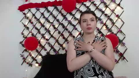 Natalia Walker online show from 4, 3, 2026