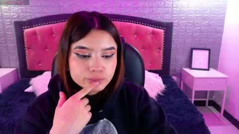 natalie  online show from 10, 9, 2025