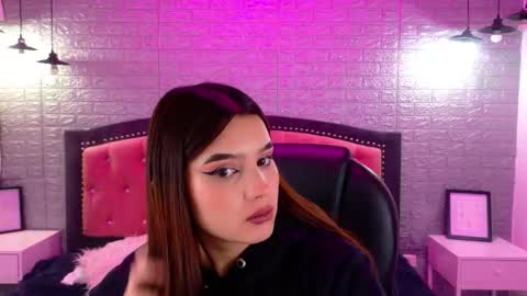 natalie  online show from 15, 9, 2025