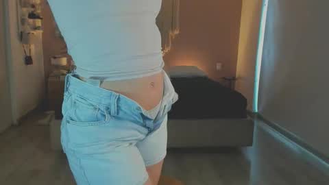 anatalybee online show from 19, 4, 2026