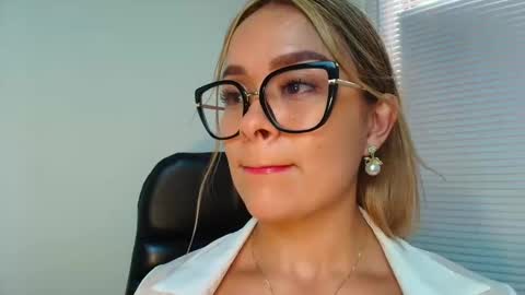 Natalye foster online show from 27, 4, 2026