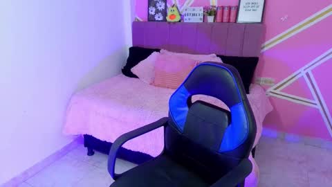 natasha_romanof18 online show from 10, 3, 2026