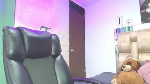 Snapshot of natasharobbins chatting on 5, 10, 2025 online show from 5, 10, 2025