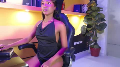 Snapshot of natazhaqueen chatting on 8, 10, 2025 nathalia online show from 8, 10, 2025