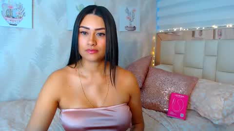 Snapshot of nathalierose_1 chatting on 7, 6, 2026 Nathalie Rose online show from 7, 6, 2026