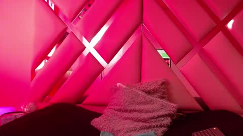 nathaly low online show from 12, 1, 2025