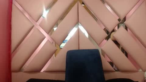 nathaly low online show from 18, 12, 2025