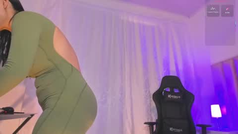Snapshot of natural_bigass_nina chatting on 25, 5, 2026 Sophia online show from 25, 5, 2026