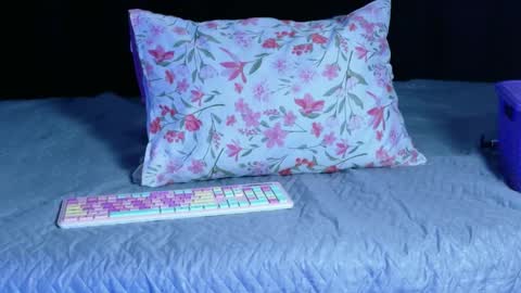 Gwen  online show from 13, 4, 2026