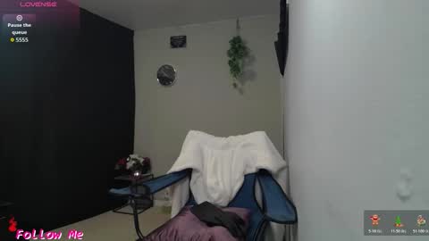 Snapshot of naturesbest951 chatting on 17, 12, 2025 NATURESBEST online show from 17, 12, 2025