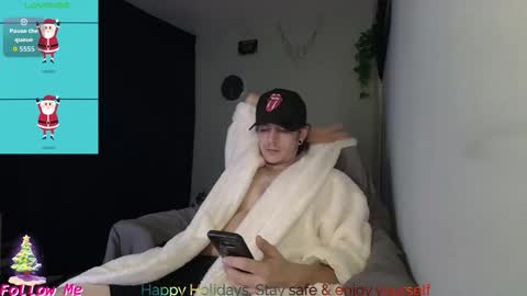 Snapshot of naturesbest951 chatting on 22, 12, 2025 NATURESBEST online show from 22, 12, 2025