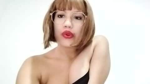 Snapshot of natybratt chatting on 23, 11, 2025 Naty online show from 23, 11, 2025