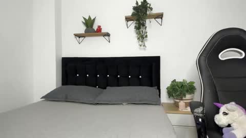 Snapshot of naughty_1girl chatting on 14, 11, 2025 Emily online show from 14, 11, 2025