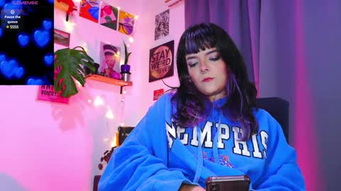 Snapshot of naughty_em_17 chatting on 17, 1, 2025 Em please help me reach 100 thumbs up 3 online show from 17, 1, 2025