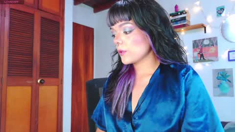 Snapshot of naughty_em_17 chatting on 17, 1, 2025 Em please help me reach 100 thumbs up 3 online show from 17, 1, 2025