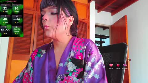 Snapshot of naughty_em_17 chatting on 19, 1, 2025 Em please help me reach 100 thumbs up 3 online show from 19, 1, 2025