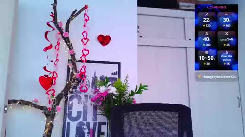 Snapshot of naughty_em_17 chatting on 14, 2, 2025 Em please help me reach 100 thumbs up 3 online show from 14, 2, 2025