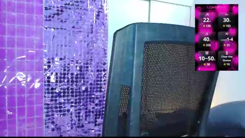 Snapshot of naughty_em_17 chatting on 3, 3, 2025 Em please help me reach 100 thumbs up 3 online show from 3, 3, 2025