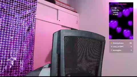 Snapshot of naughty_em_17 chatting on 10, 3, 2025 Em please help me reach 100 thumbs up 3 online show from 10, 3, 2025