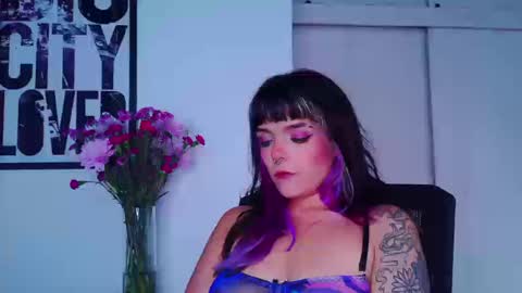 Snapshot of naughty_em_17 chatting on 13, 9, 2025 Em please help me reach 100 thumbs up 3 online show from 13, 9, 2025