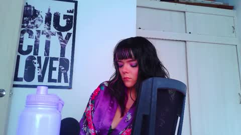 Snapshot of naughty_em_17 chatting on 16, 9, 2025 Em please help me reach 100 thumbs up 3 online show from 16, 9, 2025