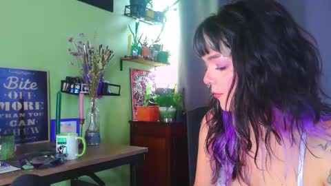 Snapshot of naughty_em_17 chatting on 28, 9, 2025 Em please help me reach 100 thumbs up 3 online show from 28, 9, 2025