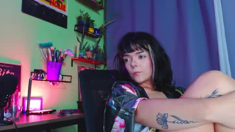 Snapshot of naughty_em_17 chatting on 9, 10, 2025 Em please help me reach 100 thumbs up 3 online show from 9, 10, 2025