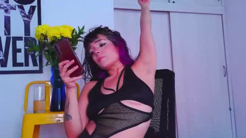 Snapshot of naughty_em_17 chatting on 18, 10, 2025 Em please help me reach 100 thumbs up 3 online show from 18, 10, 2025