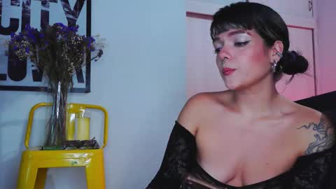 Em  please help me reach 100 thumbs up 3 online show from 17, 1, 2026