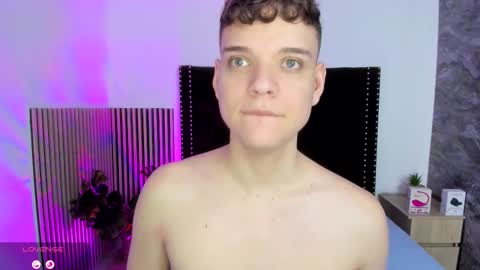 Snapshot of naughty_twink_ chatting on 27, 11, 2025 Noah online show from 27, 11, 2025