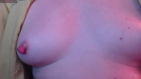 Snapshot of naughtyhousewifexx chatting on 19, 6, 2026 housewife Eva online show from 19, 6, 2026