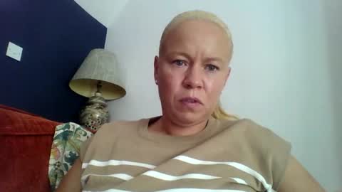 naughtyjennyblondeuk online show from 28, 7, 2026