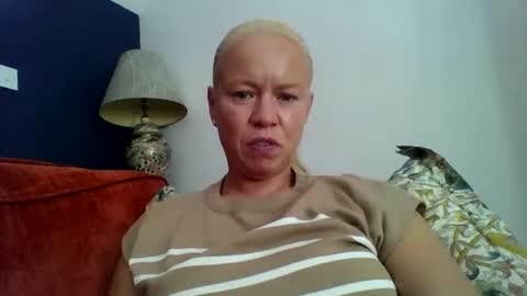 naughtyjennyblondeuk online show from 28, 7, 2026