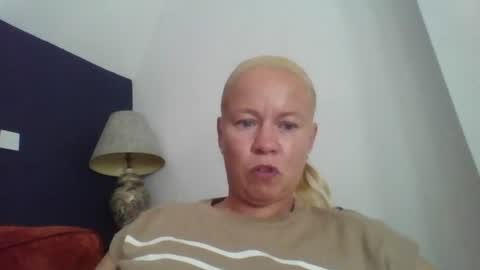 naughtyjennyblondeuk online show from 28, 7, 2026
