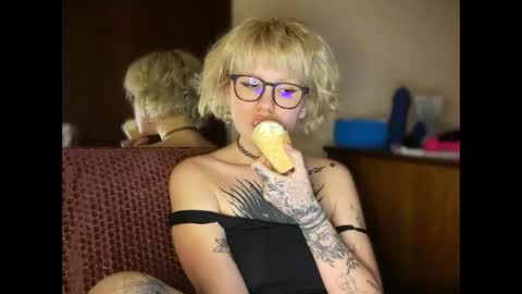 NaughtyLayla666 online show from 1, 6, 2026