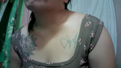 naughtymom_33 online show from 28, 4, 2026