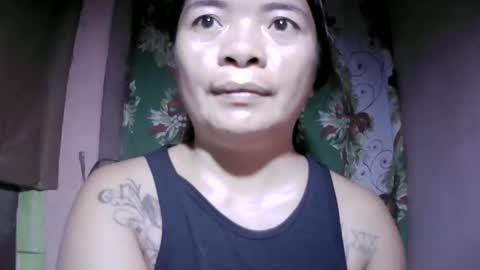 Snapshot of naughtymom_33 chatting on 22, 5, 2026 naughtymom_33 online show from 22, 5, 2026