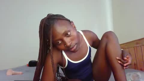 naughtyqueen12 online show from 16, 12, 2025