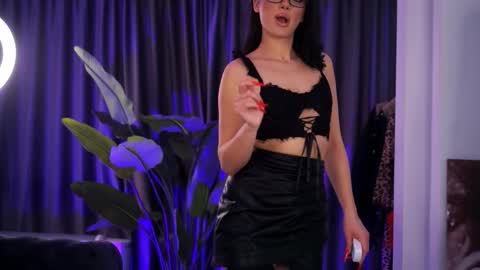 Chloe online show from 4, 2, 2026