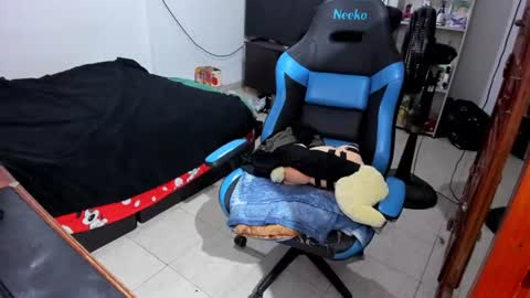 Geek Nicole    im Neeko UwU online show from 21, 7, 2026