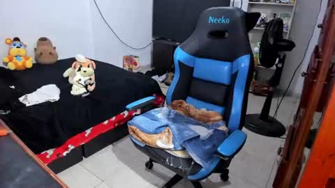 Geek Nicole    im Neeko UwU online show from 27, 7, 2026