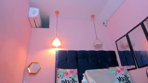 neferet_opal online show from 5, 3, 2026