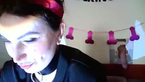 Snapshot of nefertiti_queen chatting on 17, 2, 2026 nefertiti_queen online show from 17, 2, 2026