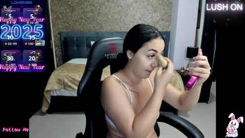 neith_xue online show from 4, 1, 2025