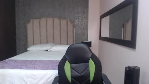 neith_xue online show from 14, 1, 2025