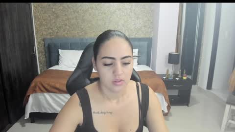 neith_xue online show from 16, 1, 2025