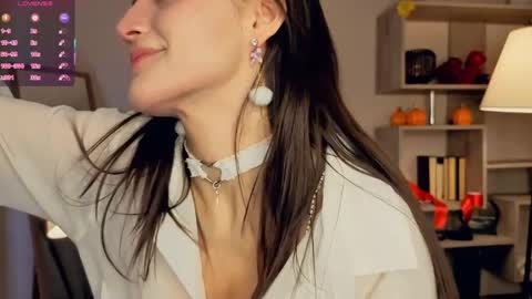 Vicky and Beatrice online show from 4, 4, 2026