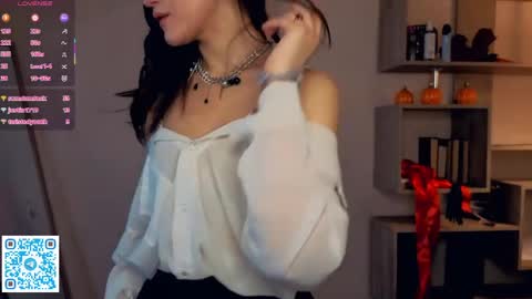 Vicky and Beatrice online show from 18, 4, 2026