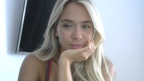 nelly_fortu online show from 18, 4, 2026