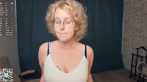 nelly_gloss online show from 26, 6, 2026